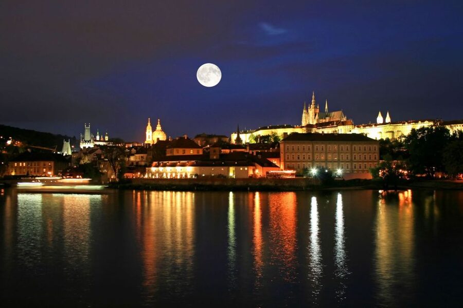 Panoramic Views of Prague Evening Walking Tour - Why Prague Looks Different After Dark