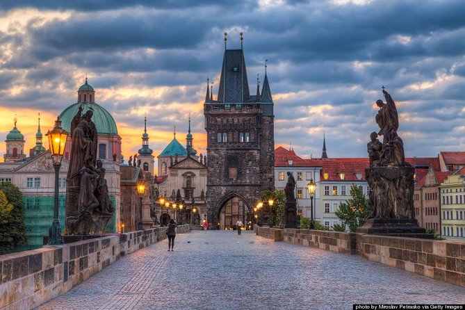 Pedestrian tour of Prague in Spanish - Prague on foot in Spanish: what you’re really buying