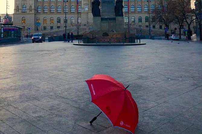 Pedestrian tour of Prague in Spanish - Powder Tower, Celetná Street, and the Old Town Square architecture sweep