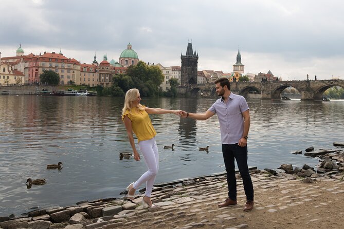 Photo Shoot for couple in Prague - How the 1.5-Hour Walk Works (and Why That Timing Is Perfect)