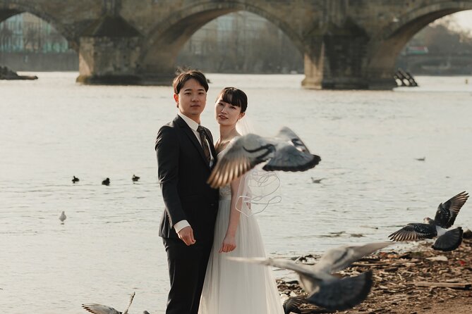 Photographer in Prague, private photoshoot - Malá Strana streets and Kampa Park: where the photos get more personal