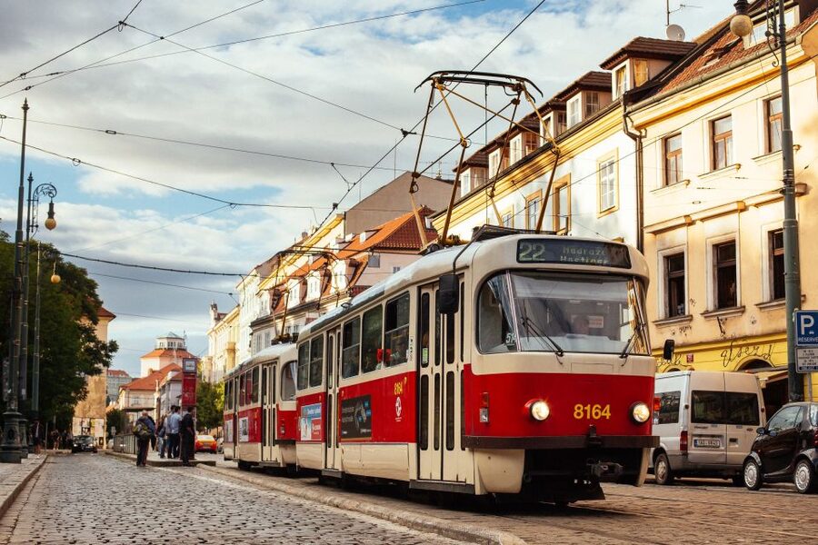 Prague: 1.5-Hour Private Kick-Start Tour with a Local - Charles Bridge on day one: why your guide matters
