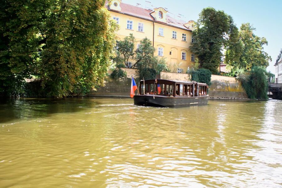 Prague: 1.5-Hour River Boat Cruise and Guided Tour - The Walk Before the Boat: Charles Bridge to Kampa Island