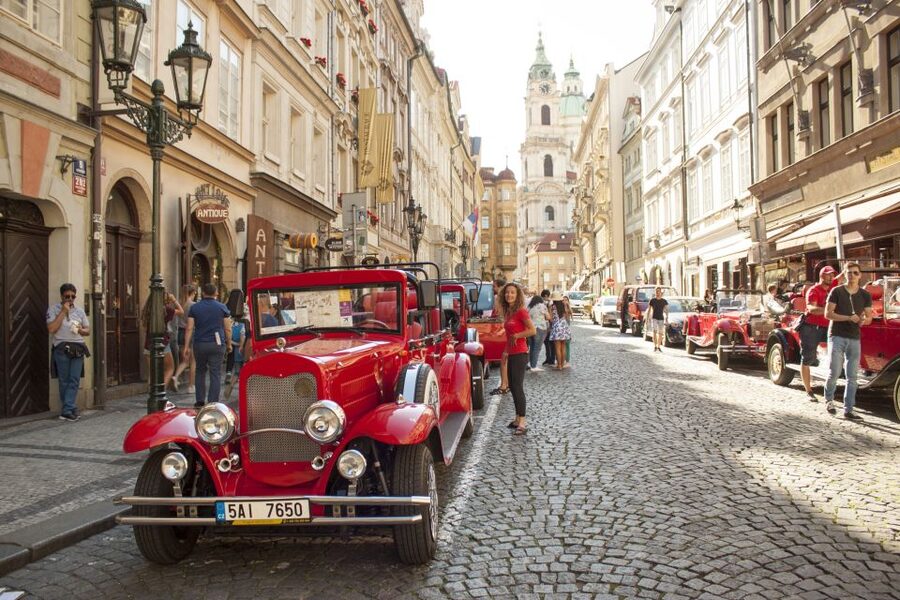 Prague: 1.5–Hour Vintage Car Tour - Heated Cars, Open-Air Views, and Winter Reality