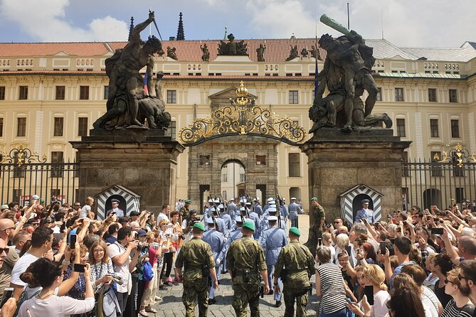 Prague: 1-Hour Castle Tour With Fast-GET Admission Ticket - The mobile audioguide: how to get meaning without big data usage