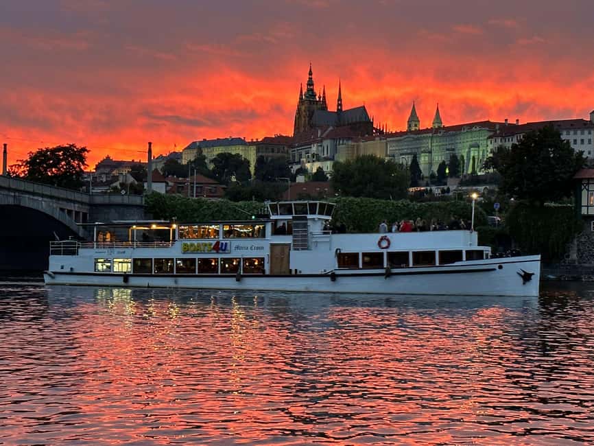 Prague: 1-hour Cruise with Audio Guide - What you see on the water: Charles Bridge, Prague Castle, and key buildings