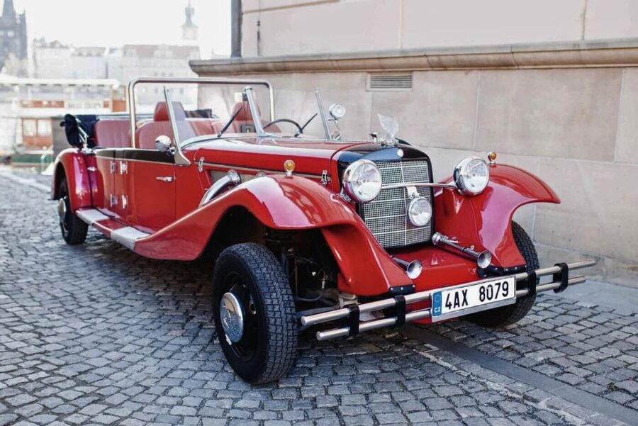 Prague: 1-Hour Private Tour in Vintage Car - Your One-Hour Route: What You’ll See From Estates Theatre to the Lennon Wall