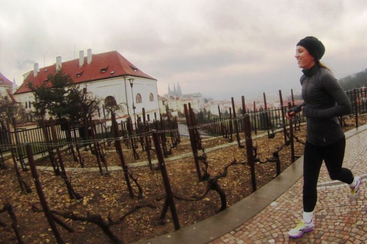 Prague 1-Hour Sight Running Tour - Charles Bridge: the dramatic moment on two feet