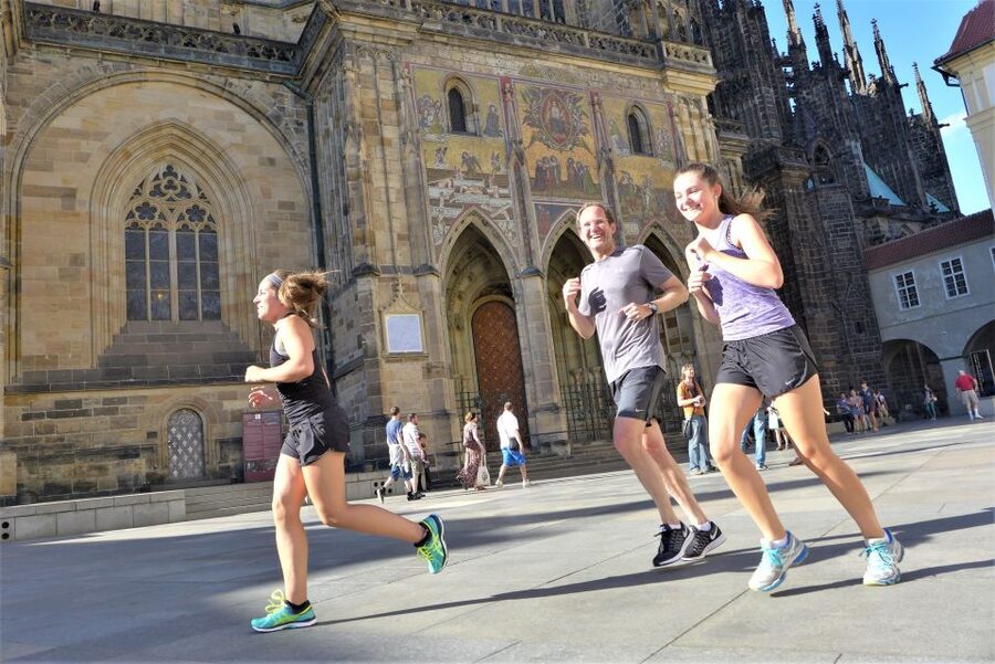 Prague 1-Hour Sight Running Tour - Included photos and water: small touches that matter