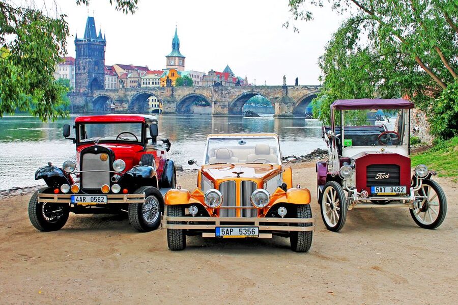 Prague: 1-Hour Vintage Car Tour - Key Moments That Make This Tour Feel Special