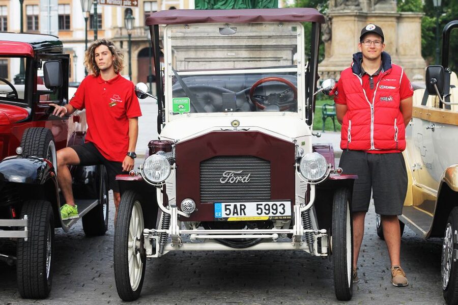 Prague: 1-Hour Vintage Car Tour - Rudolfinum and the Dancing House: Old Meets New in One Loop