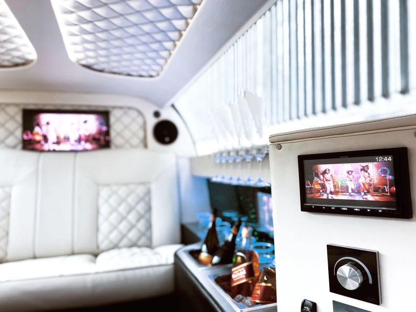 Prague: 1-Hour Vintage Limousine Rental - How the 1-Hour Timing Feels in Prague Traffic