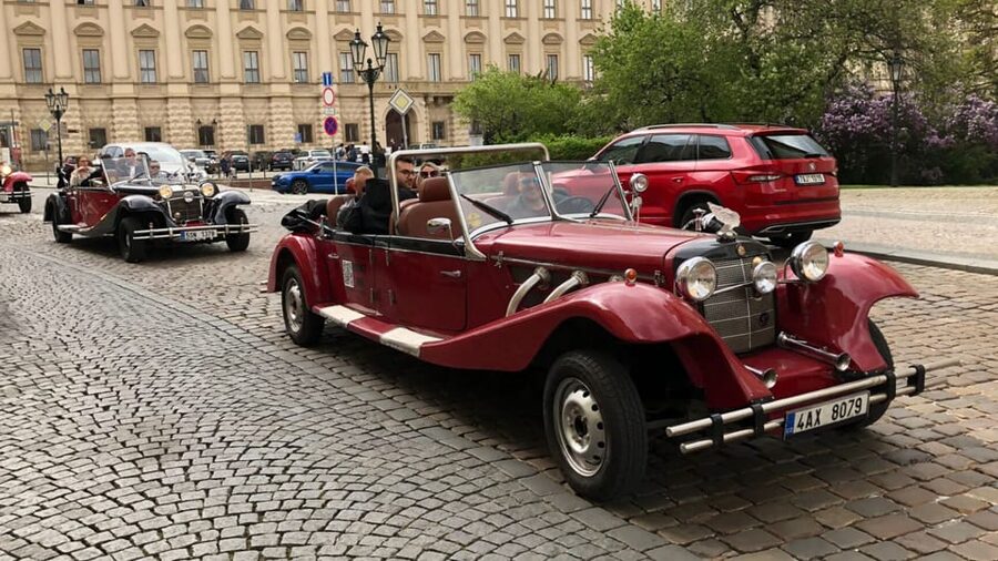 Prague: 120min Private Tour in Vintage Car, up to 6people! - Charles Bridge, St. Nicholas Church, Lennon Wall, and Dancing House