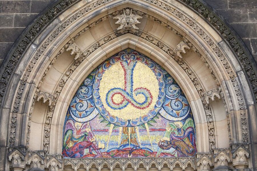 Prague: 2.5-Hour Vyšehrad Castle with Gorlice & Tickets - Vyšehrad Cemetery: Meeting Czech History on Foot