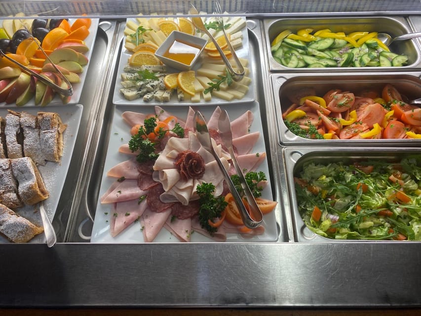 Prague: 2-Hour Historic Boat Cruise with Delicious Lunch - Key highlights at a glance