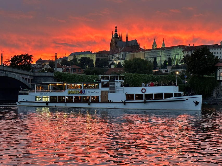 Prague: 2-Hour Historic Boat Cruise with Delicious Lunch - Locks on the Vltava: why the timing can surprise you