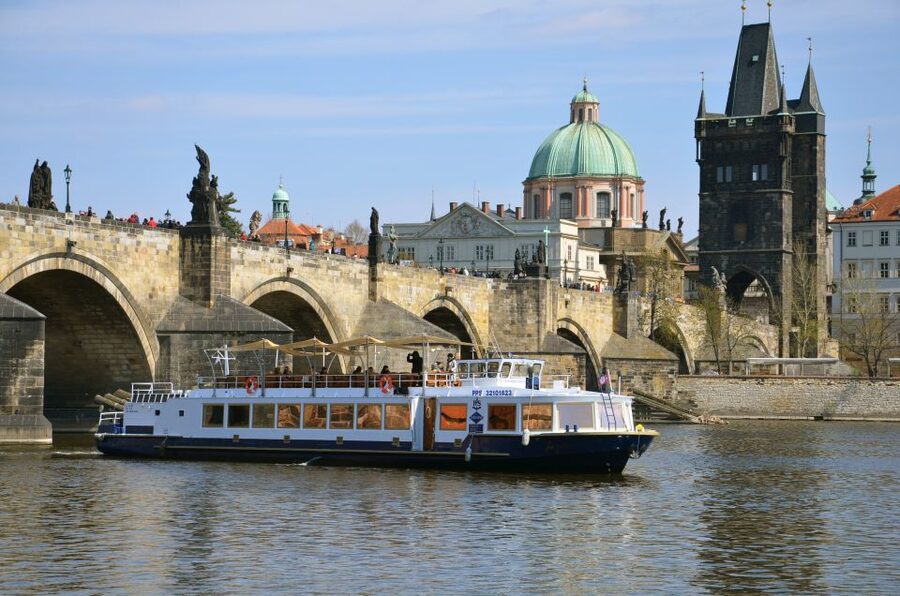 Prague: 2-Hour Lunch Cruise on the Vltava River - Why Prague’s Vltava Lunch Cruise Works Better Than It Sounds
