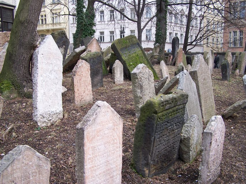 Prague: 2-Hour Old Town and Jewish Ghetto Walking Tour - Entering Josefov: the old Jewish ghetto in a tight, historic loop
