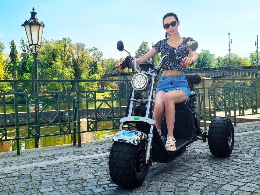 Prague: 2-Hour Trike Live Guided Tour of Old Town - Safety Training and Winter-Ready Gear (Yes, Helmets Are Mandatory)