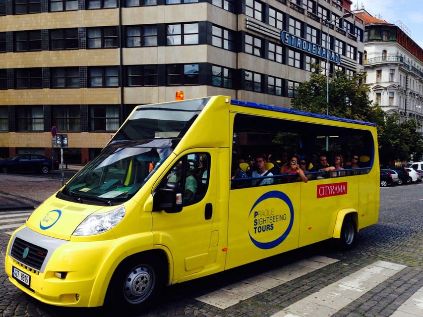 Prague: 2 hours city tour + 1 hour boat cruise - Meeting Point and What the Start Feels Like