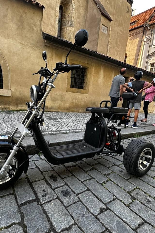 Prague: 2 hours FUN TRIKE tour in Prague with guide - Riding rules that matter: who can drive, sit, and how the trike fits