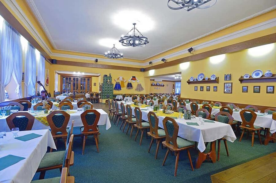 Prague: 3 Course dinner with Drinks, Folk Show & Transfers - Should You Book This Prague Folk Evening?