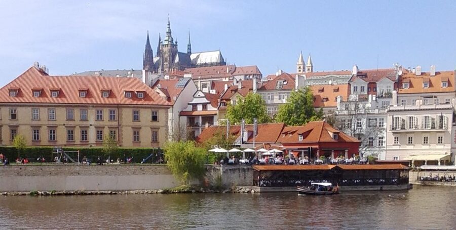 Prague: 3-hour Evening River Cruise with Dinner - Why a Vltava night cruise makes sense in Prague