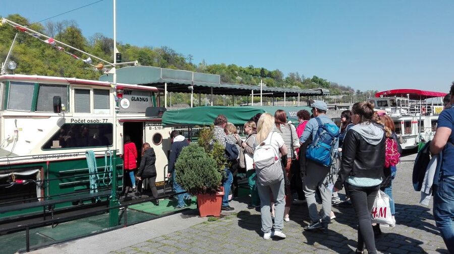 Prague: 3-hour Evening River Cruise with Dinner - The 3-hour sightseeing flow: Old Town, Lesser Town, Prague Castle, Charles Bridge