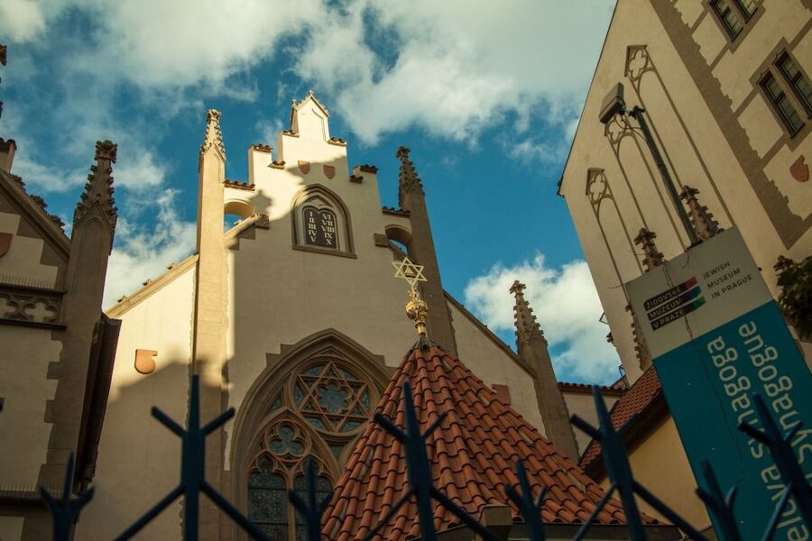 Prague: 3-Hour Old Town and Prague Castle Tour in German - Key highlights that make this tour worth your time