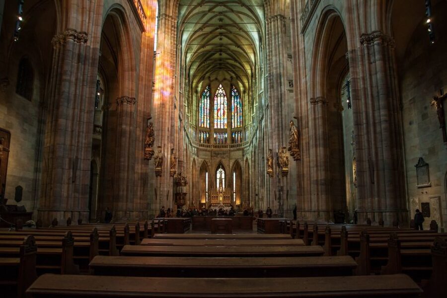 Prague: 3-Hour Old Town and Prague Castle Tour in German - Who this tour suits best