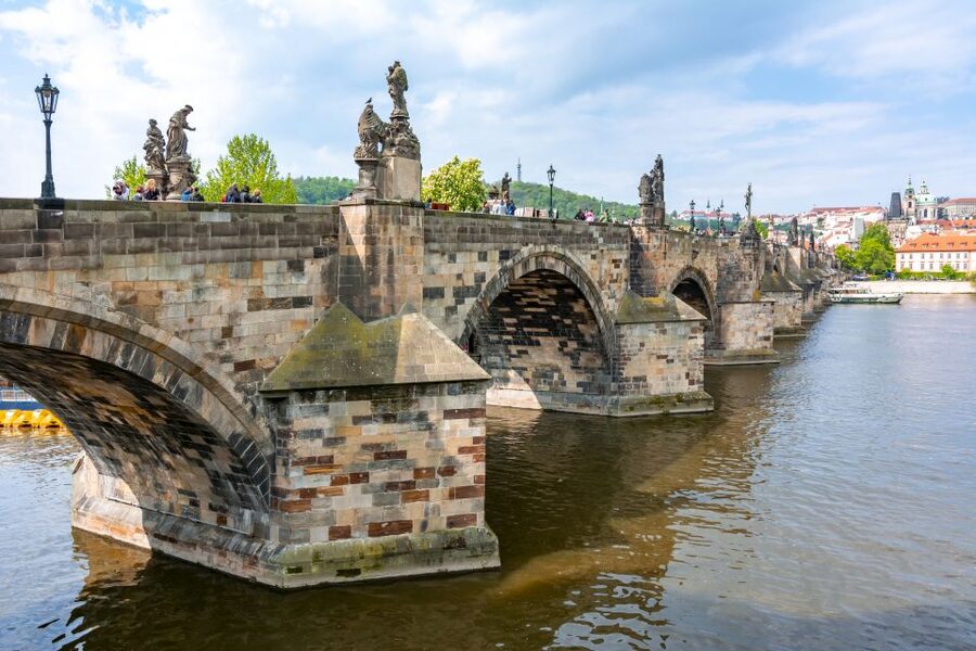Prague: 3-Hour Old Town and Prague Castle Tour in German - The included tram uphill and the view-making section
