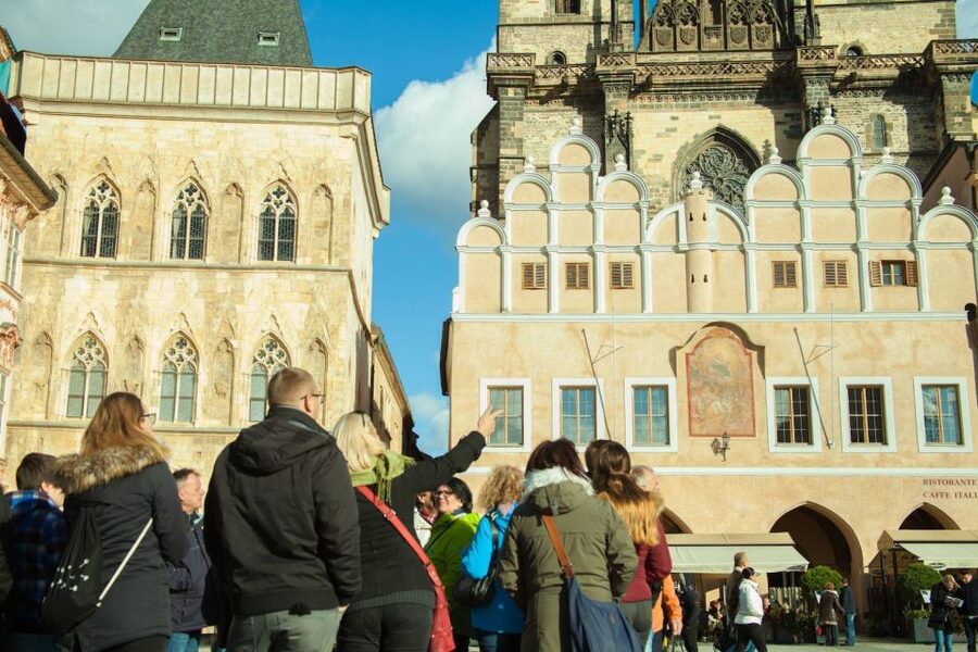 Prague: 3-Hour Old Town and Prague Castle Tour in German - Old Town landmarks in a tight walking route