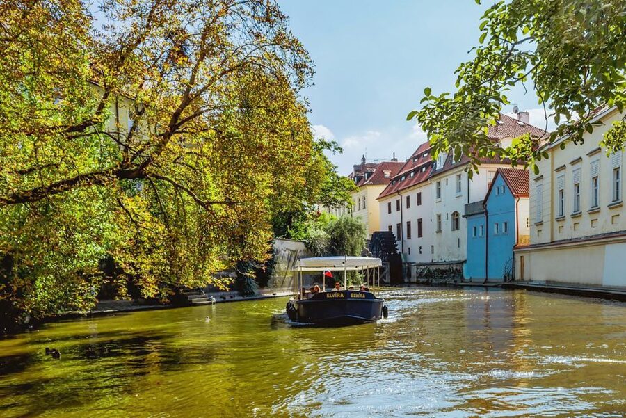 Prague: 45-Minute Sightseeing Cruise to Devil's Channel - Who should book this Devil’s Channel cruise, and who should skip it