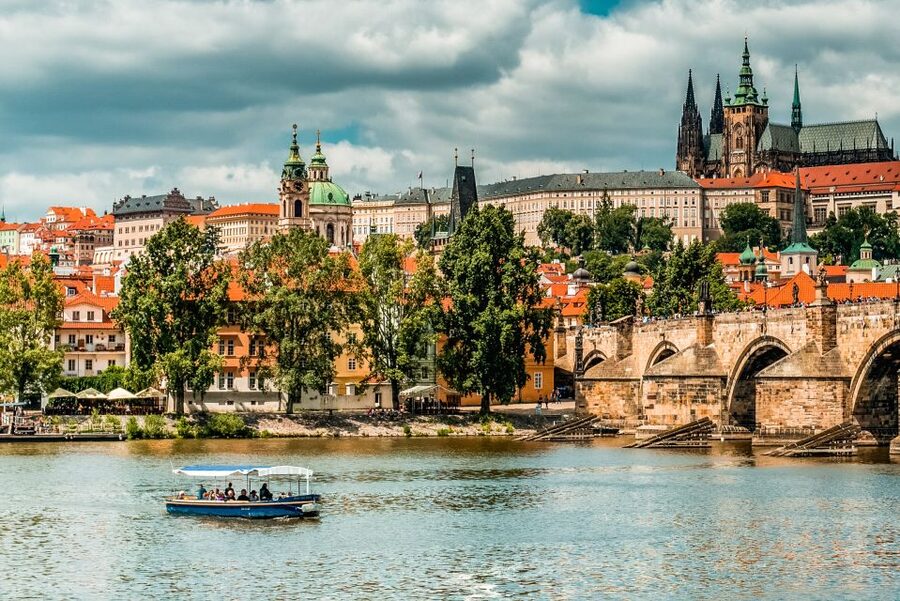 Prague: 45-Minute Sightseeing Cruise to Devil's Channel - Entering Čertovka (Devil’s Channel): the story and the close-up feel
