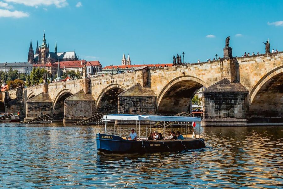 Prague: 45-Minute Sightseeing Cruise to Devil's Channel - Small-boat comfort and winter heating in a closed-top craft