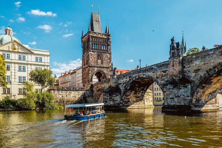 Prague: 45-Minute Sightseeing Cruise to Devil's Channel - Price and value: what $25 buys you in Prague sightseeing time