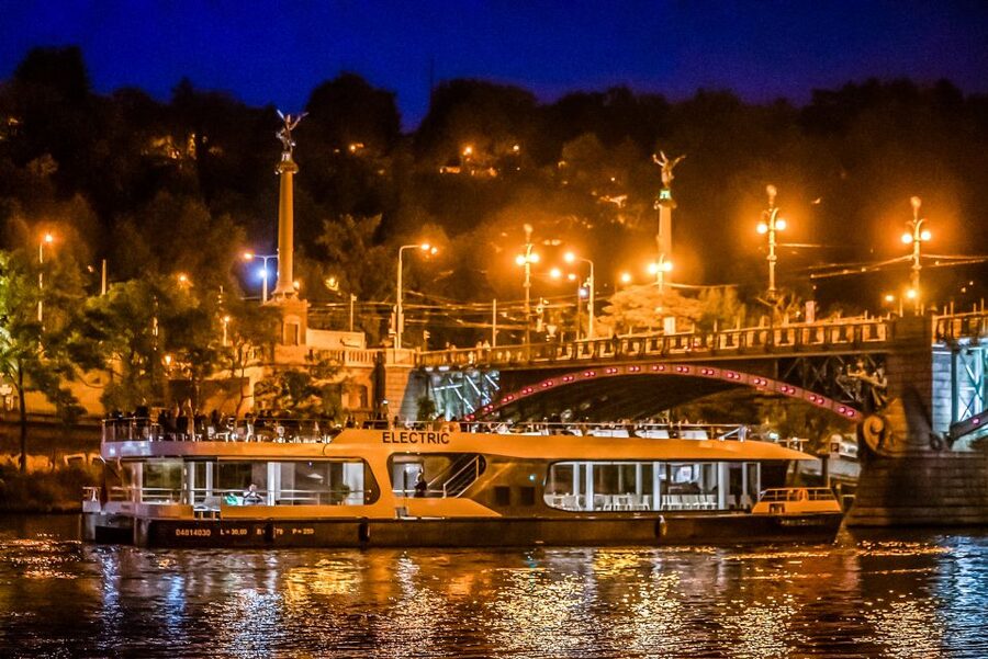 Prague: 50-Minute Sightseeing Evening Cruise - Drinks, Wi‑Fi, and the Small Comforts That Make 50 Minutes Feel Worth It