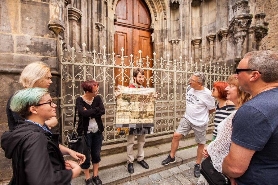 Prague: 6-Hour City Tour including Cruise and Lunch - Starting in the shadow of Týn Cathedral (and why that matters)