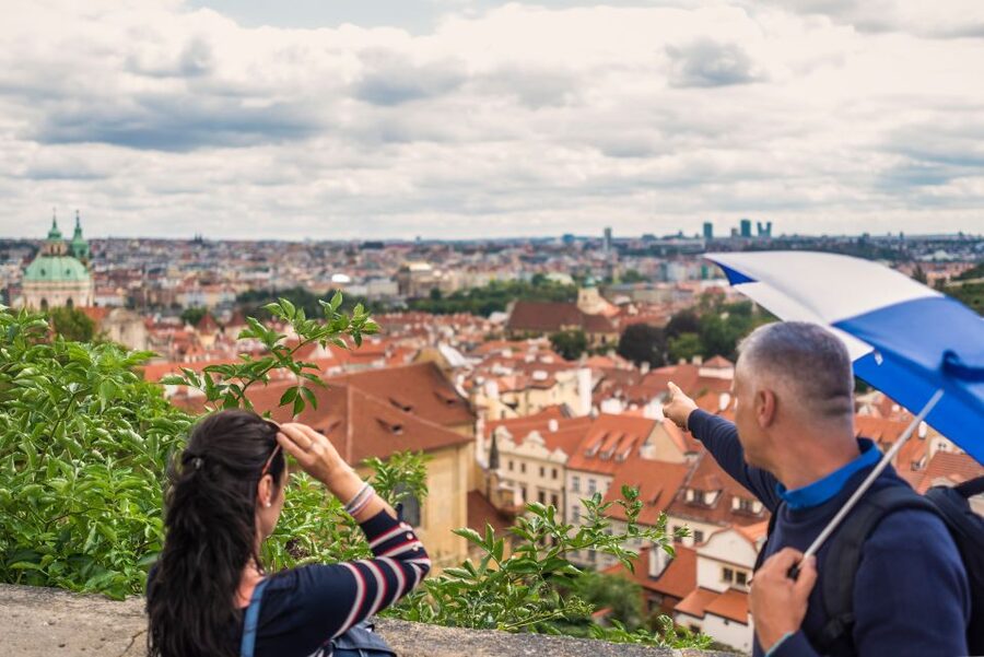 Prague: 6-Hour Tour with River Boat Cruise and Lunch - Lunch Back in Old Town: A Real Break, Not a Pit Stop