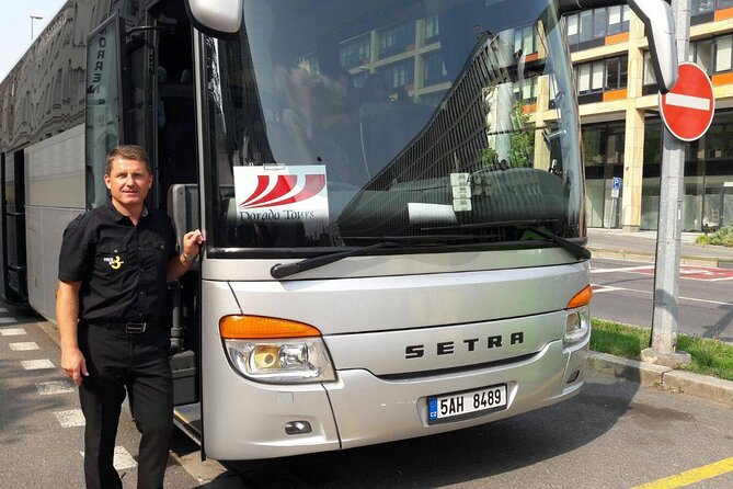 PRAGUE AIRPORT - CITY TRANSFERS in Spanish - Vuelta al aeropuerto: menos planes, más control el día de salida