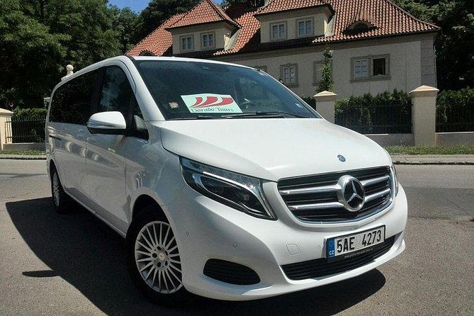 PRAGUE AIRPORT - CITY TRANSFERS in Spanish - WiFi, agua y aire: los extras que sí se sienten útiles