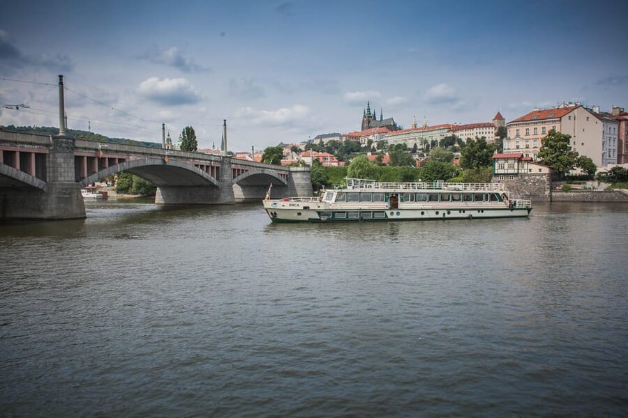 Prague: An unforgettable 2-hour cruise on the Vltava River. - The 2-hour Vltava cruise that matches real Prague pacing