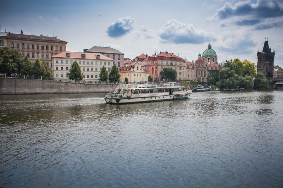 Prague: An unforgettable 2-hour cruise on the Vltava River. - The boat experience: order from the bar, and plan around food