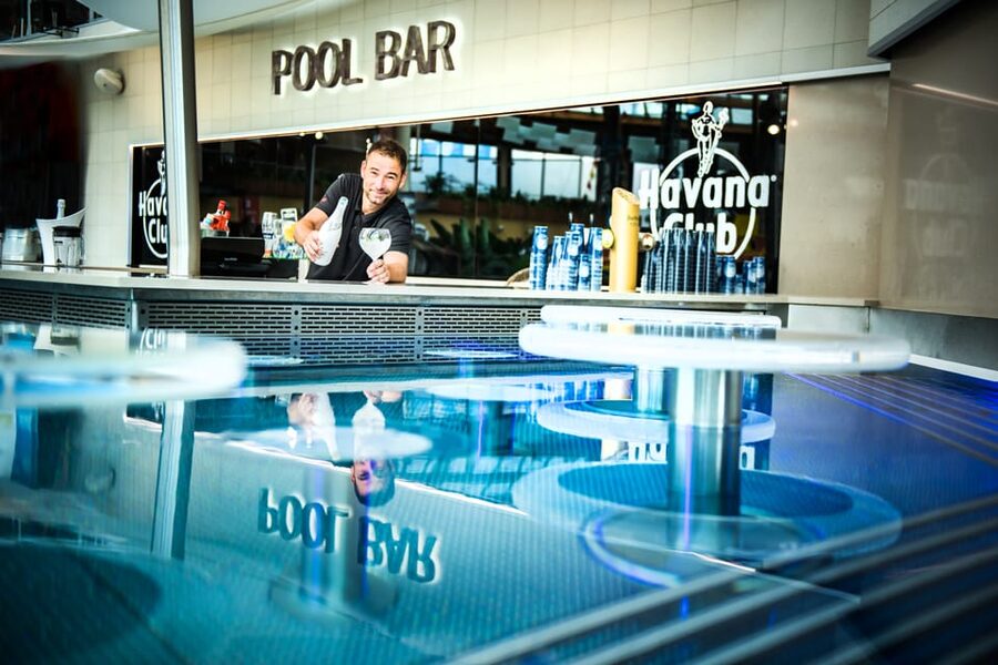 Prague: Aquapalace Indoor/Outdoor Water Park Ticket - Your one-day game plan: slides, waves, and lazy-river pacing