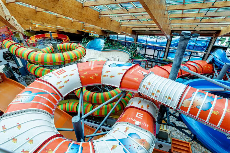 Prague: Aquapalace Indoor/Outdoor Water Park Ticket - Opening hours, late-night Fridays, and how to pace your visit