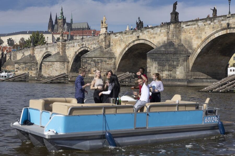Prague: Beer Boat Tour - Drinks Included: Budvar Beer Unlimited vs Prosecco vs Cider