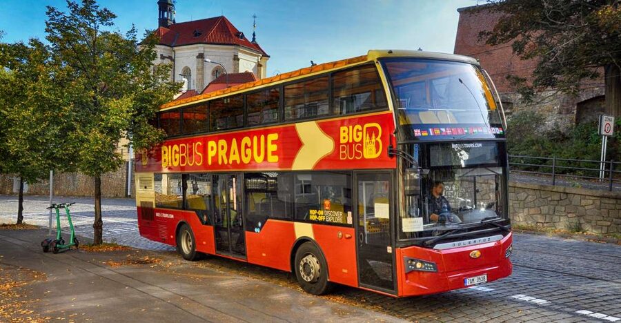 Prague: Big Bus Hop-on Hop-off, Castle Tour and River Cruise - Red vs Green: use both lines without getting confused