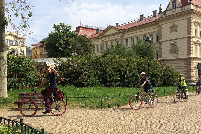 Prague Bike Tour - Stunning Viewpoints, Castle, City & Park - Bike choice, hills, and comfort: how to set yourself up
