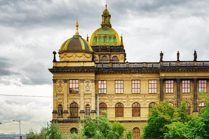 Prague: Bus Tour, Walking Tour, River Cruise and Lunch - Pace and group size: how to enjoy the day instead of racing it