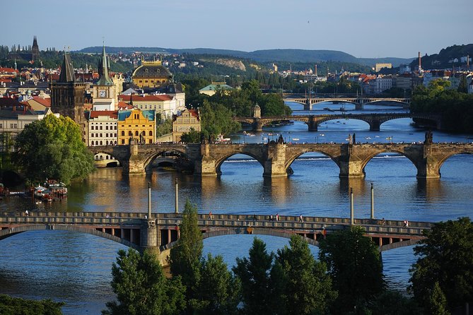 Prague: Bus Tour, Walking Tour, River Cruise and Lunch - Prague Castle walk: what you’ll do and what you’ll pay separately